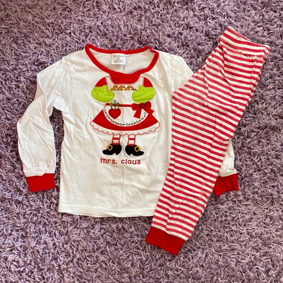 Girls 5t Mrs Claus Christmas pajama set - Picture 2 of 13